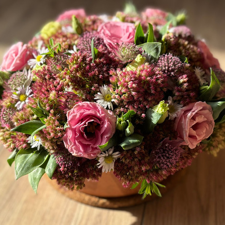 Roze-bruin bloemstuk